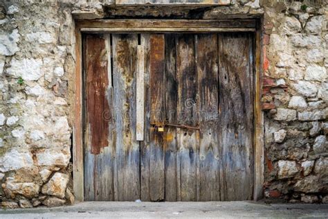 Portas De Madeira R Sticas Velhas Pintadas No Azul Foto De Stock