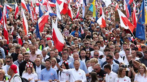 Schlussspurt In Polens Wahlkampf Streit Um Den Richtigen Patriotismus