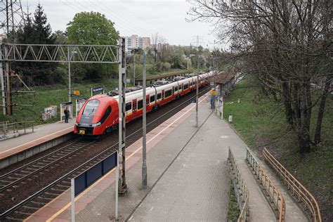 Warszawa Od Niedzieli Zmieniony Rozk Ad Jazdy Poci G W Skm I Kolei