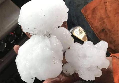 Maior Granizo Do Mundo - O recorde de maior granizo já visto na Austrália foi quebrado!