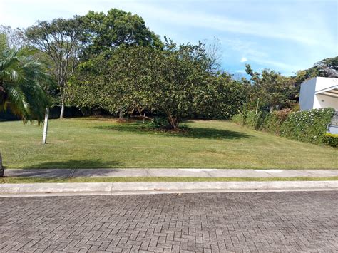 Lindo Lote De M Plano En Condominio Costa Rica Properties