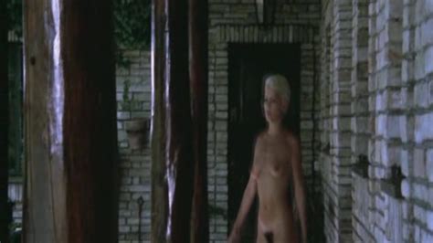 Naked Annie Belle In La Fine Dell Innocenza