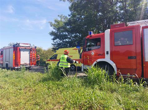 Izme U Tur I A I Dr Imurca Vozilo Sletjelo S Ceste I Zavr Ilo U Drvu