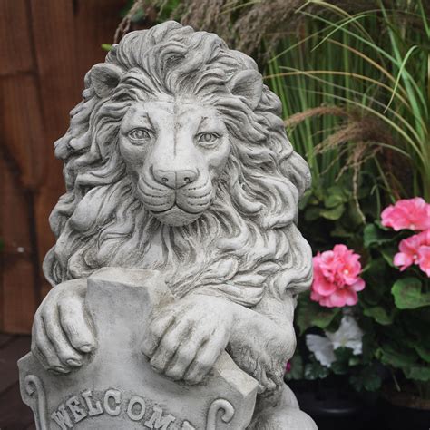 Classic Statue Cheap Garden Ornaments Lion Statues With Shield