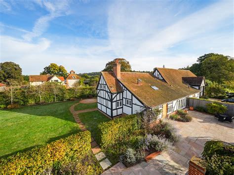 4 Bed Detached House For Sale In Sutton Road Cookham Sl6 £1 750 000