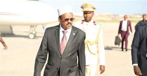 Farmaajo Oo Dalka Kusoo Laabtay Xilli Imaaraadka Go Aan Ka Qaadatey