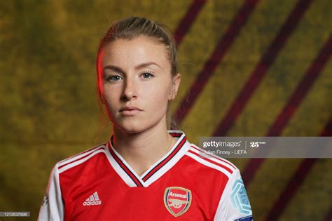 Pin By Alexander Bachman On Arsenal Women Jersey Female Soccer