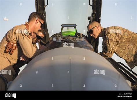 Us Army Maj Gen Leopoldo Quintas Right The Deputy Commanding