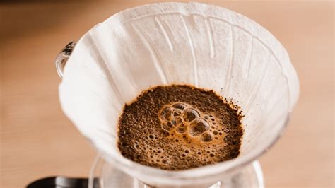 Coffee Filters Are Actually Handy For Cleaning Your Kitchen