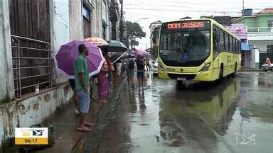 Bom Dia Mirante Parada de ônibus sem estrutura causa transtornos para