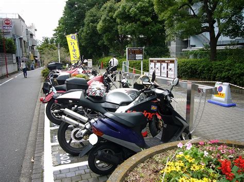 初台駅南口バイク駐車場 日本二輪車普及安全協会