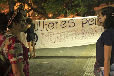 Luta pela democracia reúne mulheres de Pernambuco