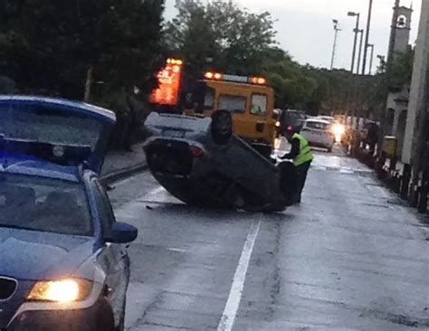 Auto Si Ribalta Nel Cuore Di Ciliverghe Ferita Una Donna Giornale Di