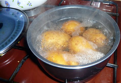 Boiling potatoes | Recipes From My Tiny Kitchen