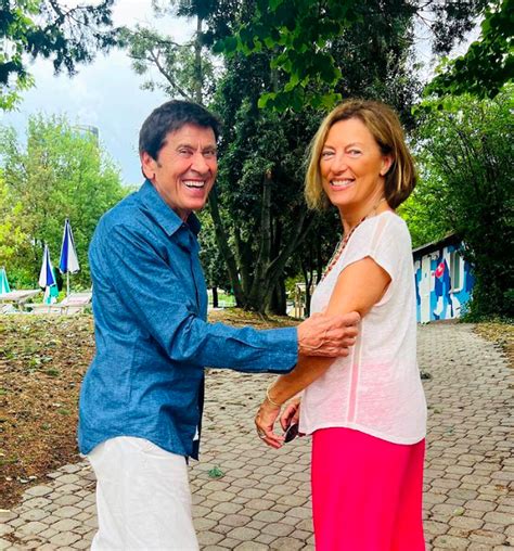 Gianni Morandi E La Moglie Anna Più Uniti Che Mai La Dedica Commuove