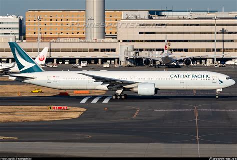 B Kqw Cathay Pacific Boeing Er Photo By Yunhyeokchoi Id