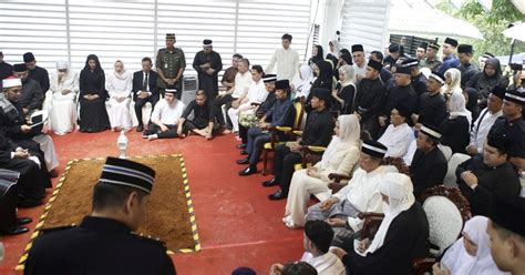 tun taib dikebumikan berita harian