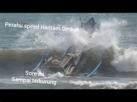 Perahu Terkurung Ombak 2 Meter Sampai Menyelam Pantai Puger 29 10 23