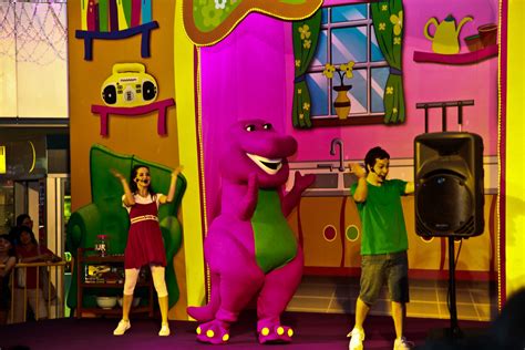 Pretty Brainy Crazy Rheiny: A Christmas surprise from Barney and Friends