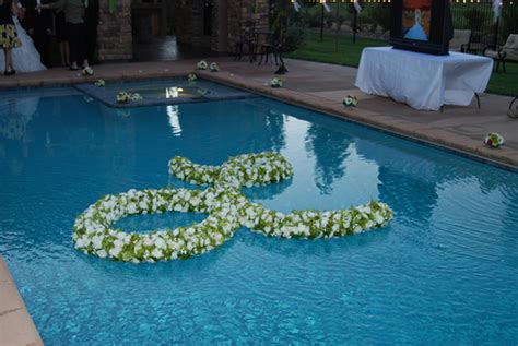 Floating Wedding Flowers For A Dreamy Wedding Reception Floating