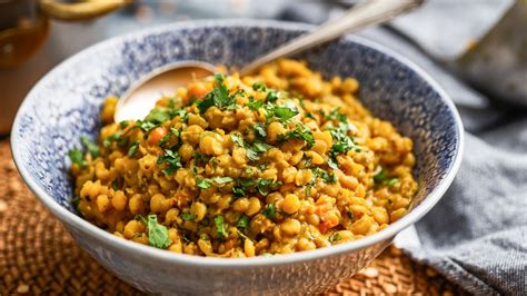 Dal aus gelben Erbsen und Süsskartoffeln