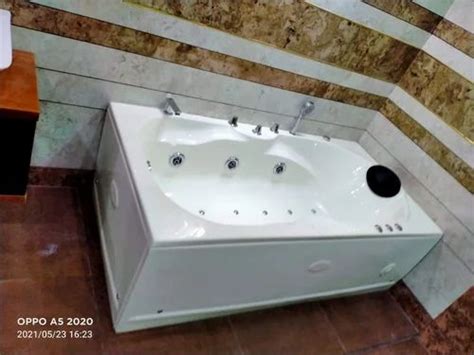 Lucite Cast Acrylic X Feet White Jacuzzi Bath Tub At Rs In Meerut