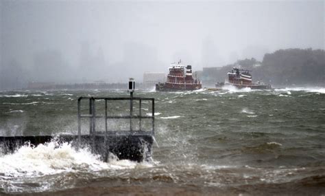 New York Harbor Tugboats Power Through Hurricane Sandy – gCaptain