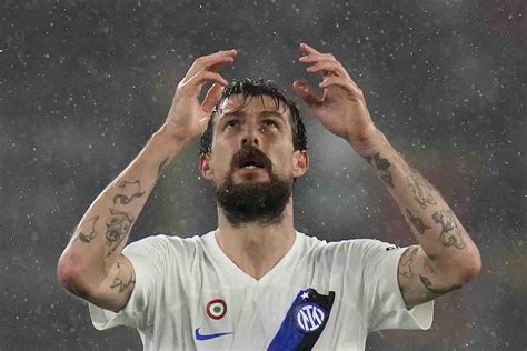 Caos Acerbi Il Milan Sta Col Napoli Stop Al Razzismo Video