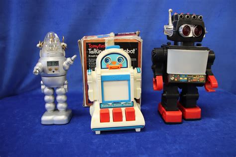 Lot - 3 VINTAGE PLASTIC ROBOT TOYS