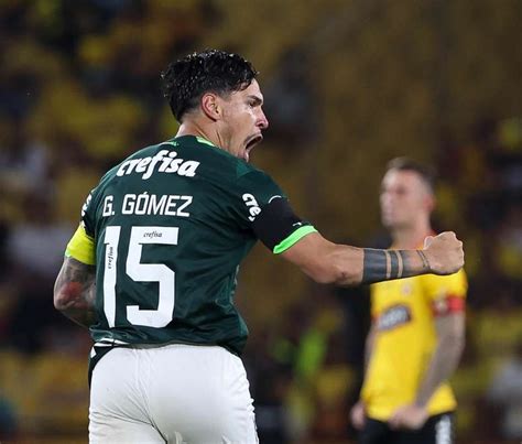 Zagueiro E Capit O Do Palmeiras Gustavo G Mez Completa Anos