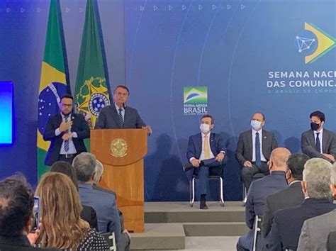 Bolsonaro Chama De “canalha” Quem Fala Contra Tratamento Precoce