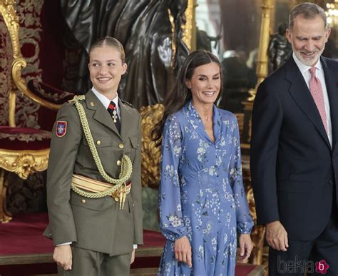 Los Reyes Felipe Y Letizia Y La Princesa Leonor En La Recepci N En El