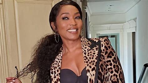 Angela Bassett 62 Wows In A Corset As Fans Insist She S Aging Backwards Hello