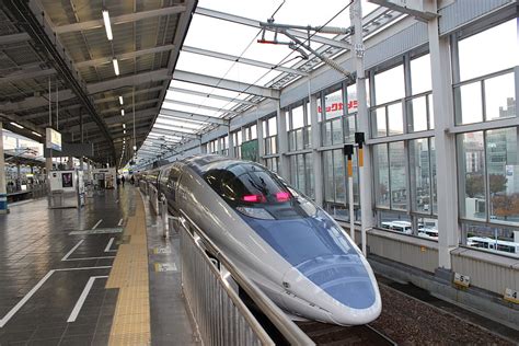 Retina del tren bala japonés Shinkansen de la serie 500 fondo de