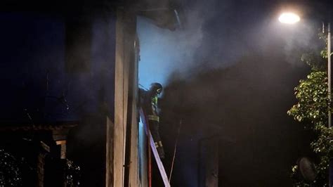 Rogo In Una Casa Disabitata A Monfalcone Le Fiamme Estese Su Due Piani