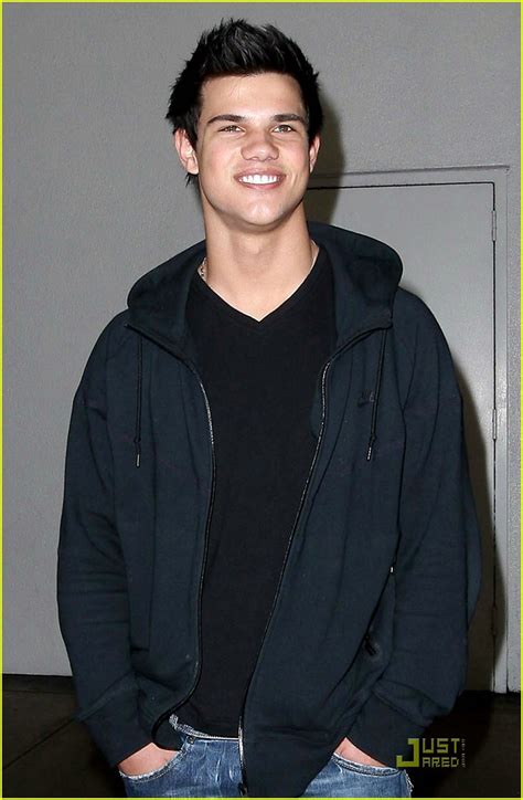 Taylor Lautner is Very Vancouver: Photo 1942831 | Taylor Lautner Photos | Just Jared: Celebrity ...