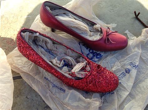 Dorothy shoes! Dorothy Shoes, Chanel Ballet Flats, Fashion, Moda ...