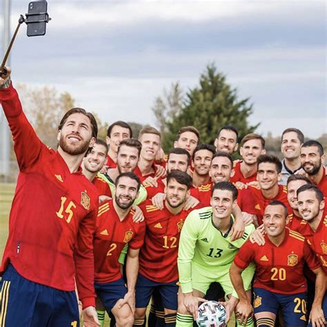 Spain Kits 2020-2021 - DLS21 Kits - Kuchalana