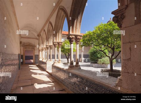 Claustro Do Cemiterio Banque De Photographies Et Dimages Haute