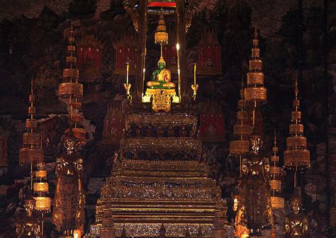 Temple of Emerald Buddha | Your personal companions in Bangkok