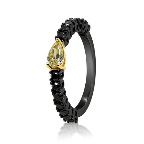 Inel din aur de 18K cu Rodiu negru și Diamante de 0 81ct Stil Diamonds