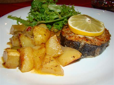 S Nia Meirinho Pescada Assada No Forno Batatas