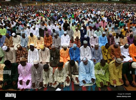 Nigeria Muslims Pray Hi Res Stock Photography And Images Alamy