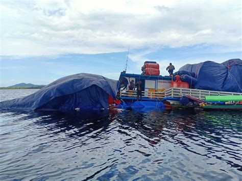 Kapal Motor Barang KM Hasil Utama Tenggelam Di Perairan Teluk Batang