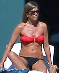 Jennifer Aniston Nude Sunbathing Candids Released