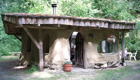 Casa de Barro cob inspiração que vem da natureza Jardim do Mundo