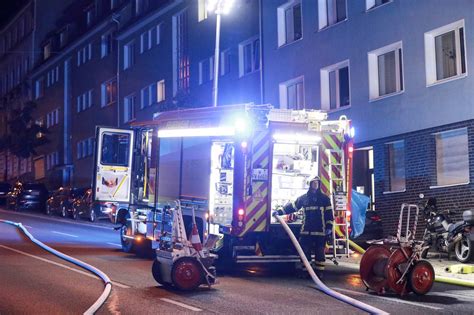 Wuppertal Vier Personen Bei Brand Durch Feuerwehr Gerettet