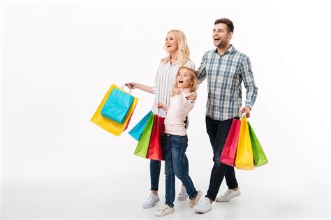 Ganzaufnahme Einer Jungen Familie Kostenlose Foto