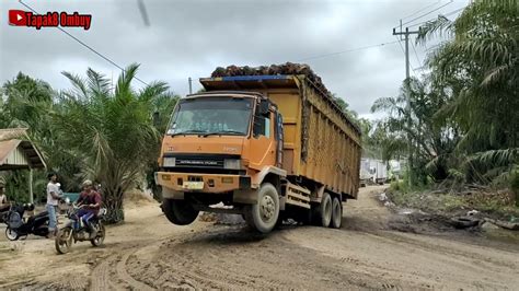 Aksi Driver Truck Sawit Fuso Oren Semakin Bar Bar Karena Kelamaan