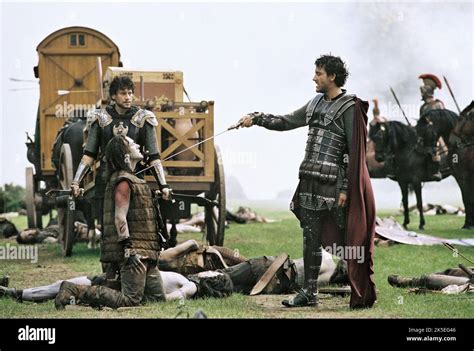 IOAN GRUFFUDD DAVID MURRAY CLIVE OWEN KING ARTHUR 2004 Stock Photo